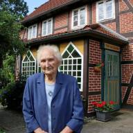 Herzlichen Glückwunsch zum 100.Geburtstag - liebe Louise Jäger  